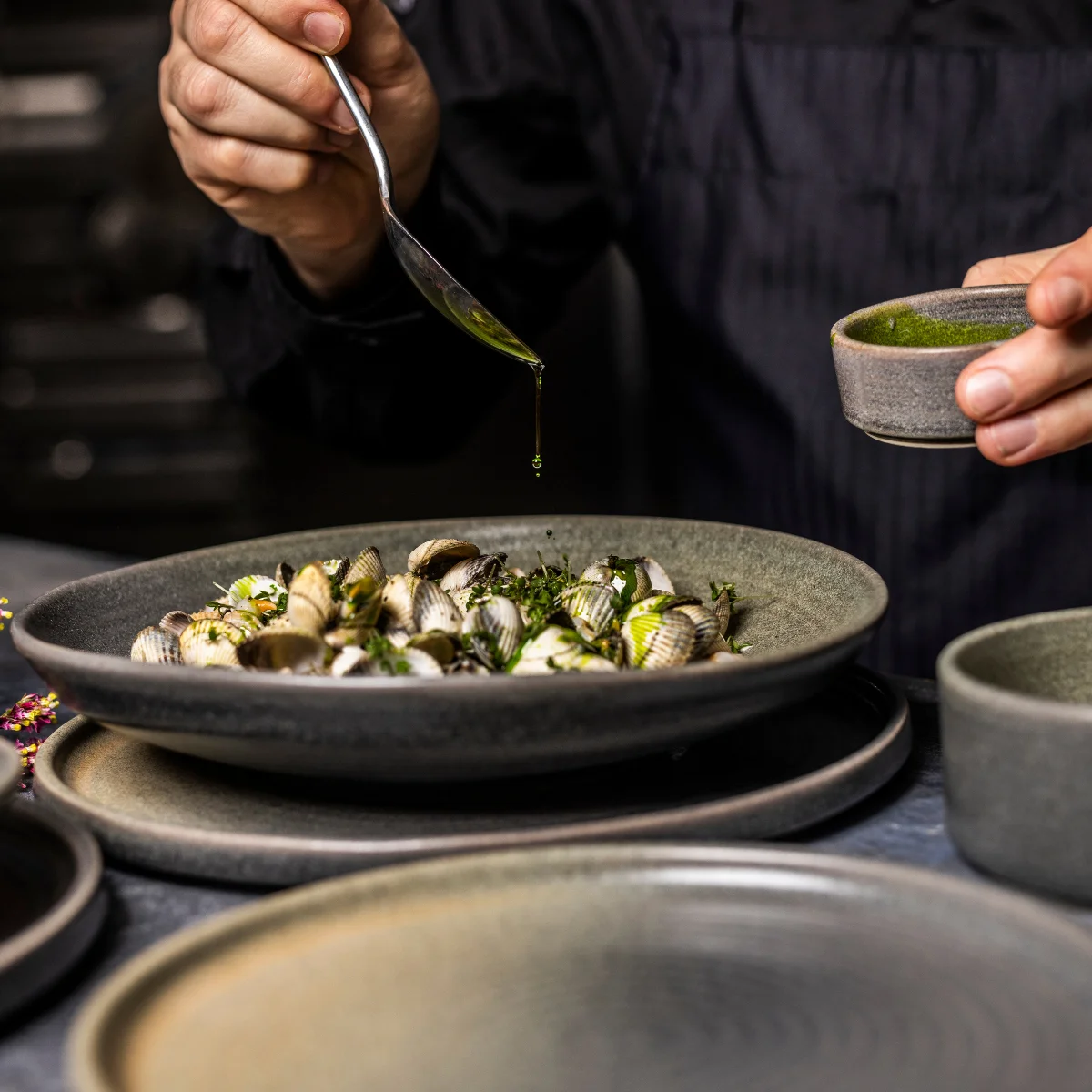 Bonna HORRPL33OV Hornfels Ripple Oval Tabak 33*18 cm