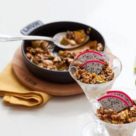 Lava Döküm Ø 17 cm Yuvarlak Güveç Kabı Döküm Demir Yekpare Çift Kulplu Kayın Servis Ahşabı( LV ECO GV 17 K4 ) Lava Döküm Ø 17 cm Yuvarlak Güveç Kabı Döküm Demir Yekpare Çift Kulplu Kayın Servis Ahşabı( LV ECO GV 17 K4 )