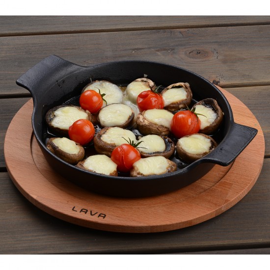 Lava Döküm Yuvarlak Kulplu Tava ve Ahşap Altlıklı. Çap(Ø)18cm ( LV ECO Y TV 18 K44 ) Lava Döküm Yuvarlak Kulplu Tava ve Ahşap Altlıklı. Çap(Ø)18cm ( LV ECO Y TV 18 K44 )