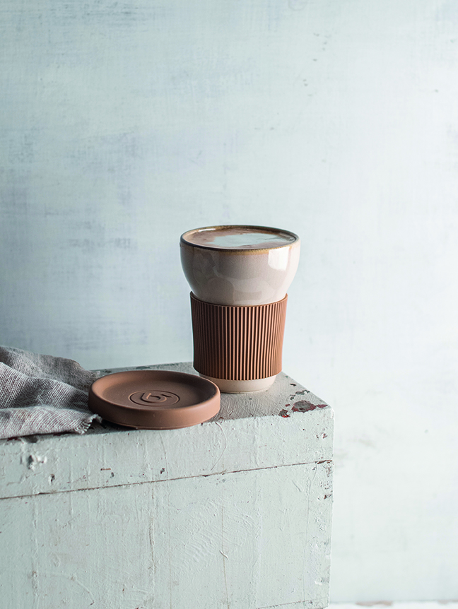 Bonna Silikon Kapak Ve Tutacaklı Gloire Softline Mug 300 cc Bonna Silikon Kapak Ve Tutacaklı Gloire Softline Mug 300 cc