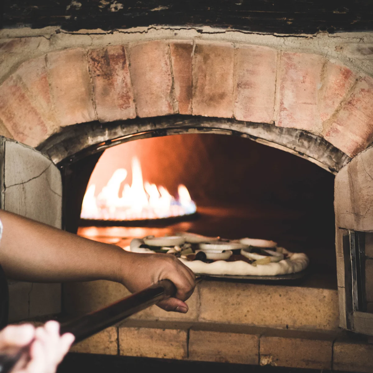 Alüminyum Pizza Küreği 28*32 cm Kısa Ahşap Saplı