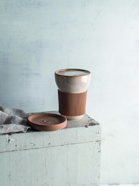 Bonna Silikon Kapak Ve Tutacaklı Gloire Softline Mug 350 cc Bonna Silikon Kapak Ve Tutacaklı Gloire Softline Mug 350 cc